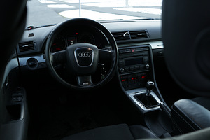 Audi A4 2.0TFSI S-Line Quattro (10 фото из 13)