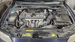 Volvo s60 2.4i CNG 103kw manuaal Varuosad ühest autost (6 foto / 6)