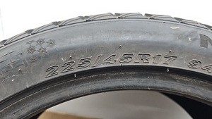 225/45 R17 (5 фото из 8)