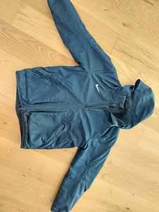 Nike jope 137-147 (1 foto / 2)