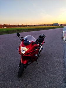Suzuki GSX 1250 FA 72 kW (3 foto / 4)