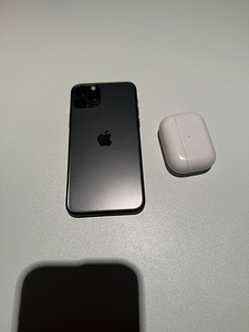 iPhone 11 Pro + AirPods Pro (3 foto / 4)