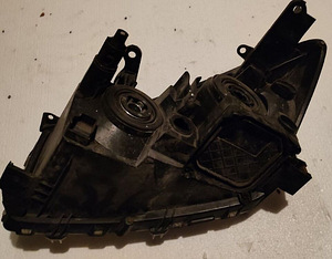 Toyota RAV4 2008-2011 esistange ja parem esituli (4 foto / 8)