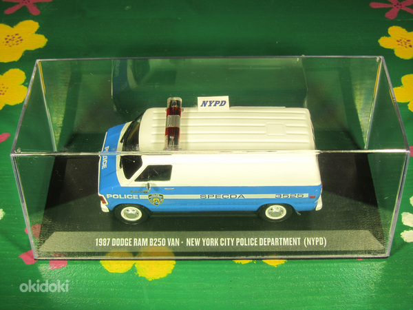Dodge Ram B250 Van 1987 - Полиция Нью-Йорка 1:43 Greenlight (фото #2)