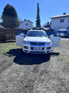 Volkswagen Touareg 3.0 Diesel (2 foto / 13)