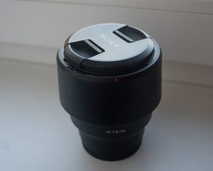 Sony FE 85mm F1.8 (2 foto / 3)