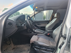 BMW 530D 142kw FACELIFT (9 foto / 9)