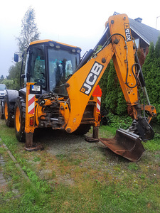 Погрузчик-экскаватор JCB 4CX (2 фото из 7)