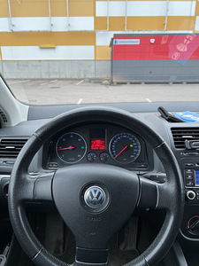 Volkswagen Jetta 2.0TDI (9 foto / 13)