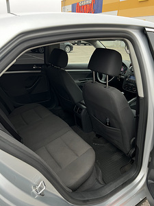 Volkswagen Jetta 2.0TDI (12 foto / 13)