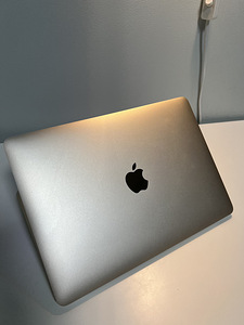 Macbook Retina 2015 (3 foto / 9)