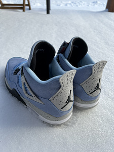 Jordan 4 Retro University Blue (2 foto / 4)