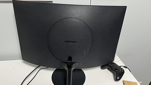 Samsung 27” 75ghz (2 foto / 3)