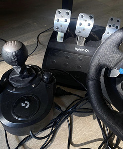 Logitech G29 + переключатель (3 фото из 3)