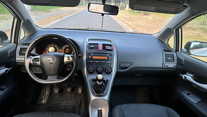 Toyota Auris 2011год 1.4д мануал 6 ступ. (9 фото из 15)