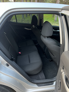 Toyota Auris 2011год 1.4д мануал 6 ступ. (11 фото из 15)