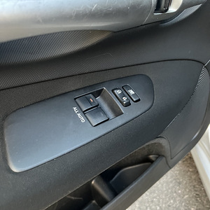 Toyota Auris 2011год 1.4д мануал 6 ступ. (14 фото из 15)