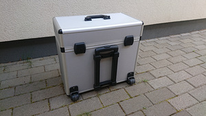 Ratastega alumiinium kohver (2 foto / 4)