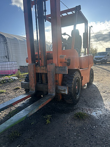 Kahveltõstuk 3,5t dizel (5 foto / 10)