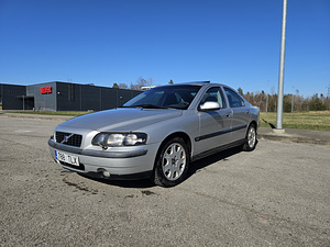 Volvo S60 (1 фото из 12)