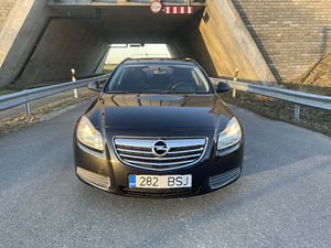 Opel Insignia (2 фото из 12)