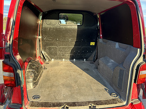 Volkswagen Transporter 2.5 R5 TDI 96kW (5 foto / 9)