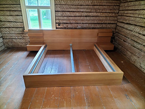 Super king-voodi madratsite ja abilaudadega / King size bed (4 foto / 7)