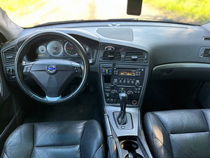Volvo S60 Momentum 2.4 D5 120kw (6 foto / 10)