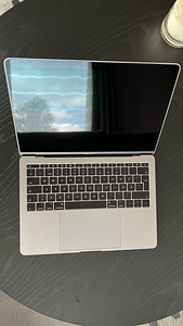 MacBook Pro (13-inch, 2017, Two Thunderbolt 3 ports) (1 foto / 5)
