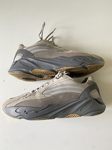Adidas yeezy 700 v2 tephra (1 foto / 3)