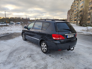 Toyota avensis verso (8 foto / 10)