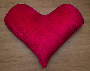 Südamekujuline padi / Красная подушка в форме сердца