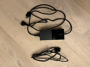 Xbox One 1TB + 9 игр (7 фото из 7)