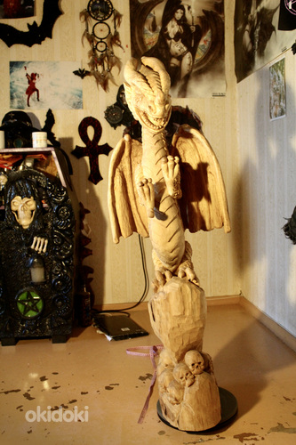 Puidust skulptuur draakon pealuudega (foto #2)