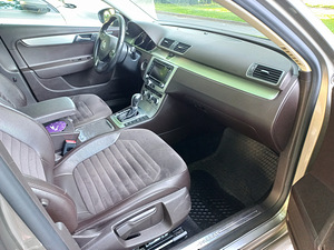 Volkswagen Passat R-line 118kw (8 foto / 10)