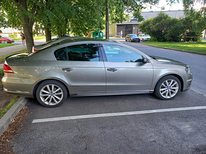 Volkswagen Passat R-line 118kw (5 foto / 10)