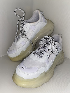 Balenciaga tossud (3 foto / 4)