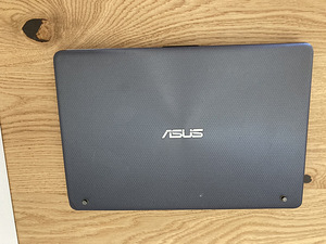 ASUS X405UA — i3-6006U / 8 RAM / 256 SSD (9 foto / 10)