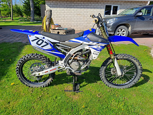 Продается Ямаха yz250f 2015г. (6 фото из 10)