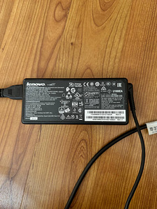Töökorras mänguri sülearvuti Lenovo Legion Y520 heas seisuko (5 foto / 10)