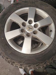 Литые диски Mitsubishi с шинами