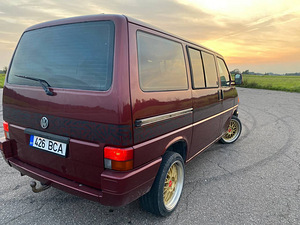 VW MULTIVAN (8 foto / 14)