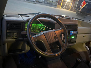 VW MULTIVAN (11 foto / 14)
