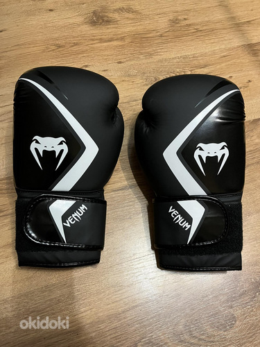 Боксерские перчатки Venum (фото #1)