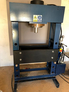 Elektrohüdrauliline press 100 tonn (1 foto / 9)