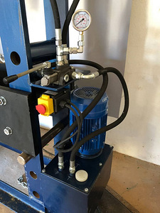 Elektrohüdrauliline press 100 tonn (8 foto / 9)