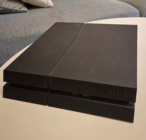 PS4 500GB ilma/koos mängudega (1 foto / 5)