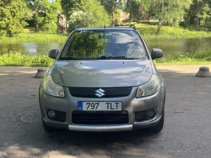 SUZUKI (1 foto / 3)