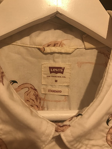 Müüa: LEVI’S särk (M), GUESS t-särk (L), NIK t-särk (6 foto / 7)