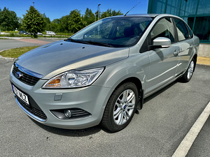Ford Focus (12 foto / 12)